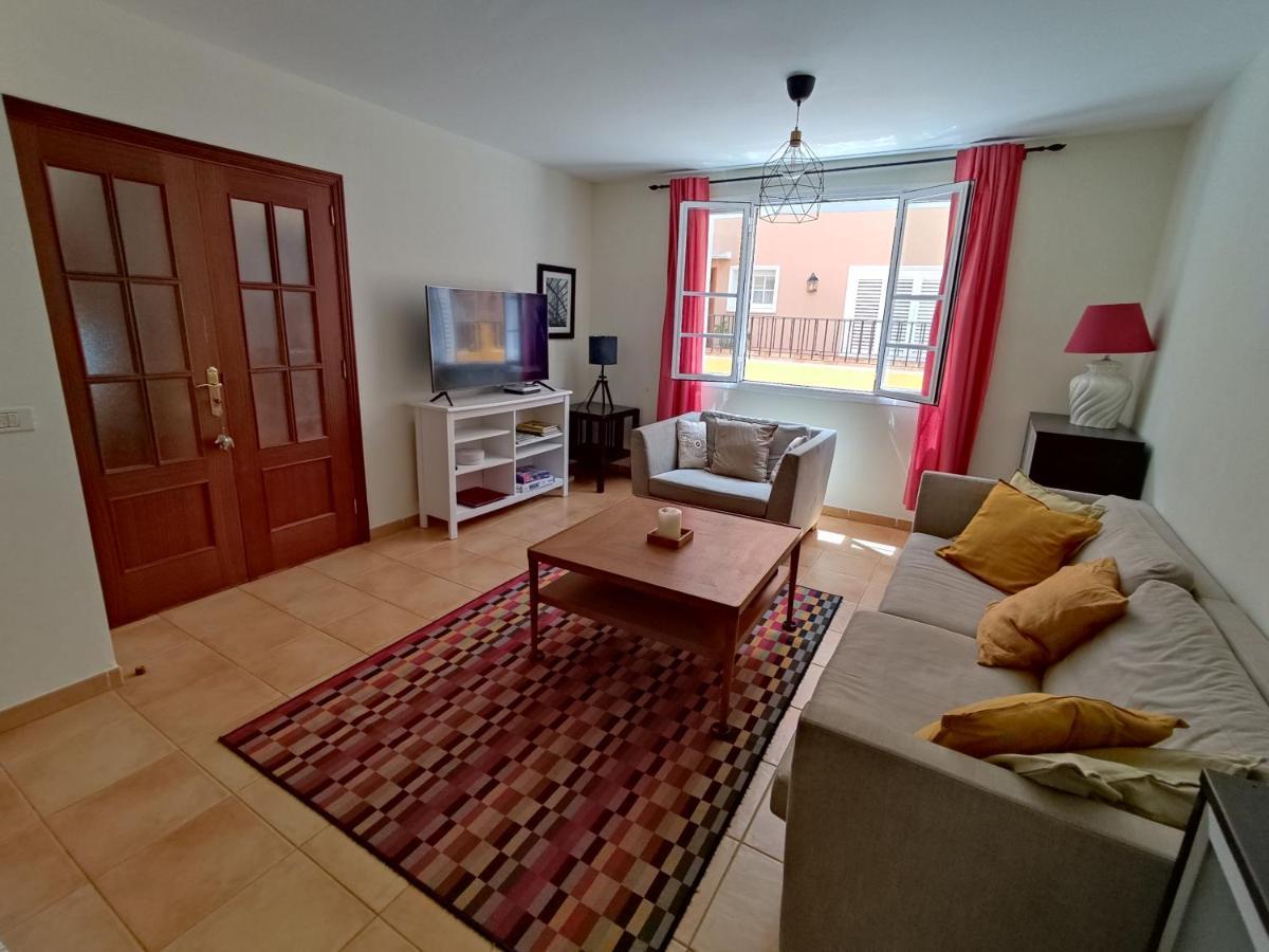 Cheerful 3 Bedroom Town House With GarageTegueste エクステリア 写真