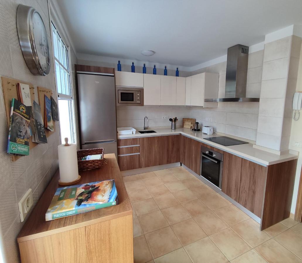 Cheerful 3 Bedroom Town House With GarageTegueste エクステリア 写真